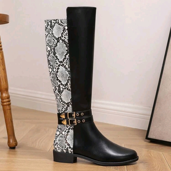 Women's Fashionable Knee-High Boots, Black High Boots With Metal Buckle Decor - Picture 4 of 6